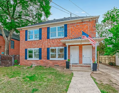 1709 Maryland 77006 – 2 King /1Bath Bottom Duplex Apartment – Washer/Dryer In Unit – Off-Street Parking – Pets Ok