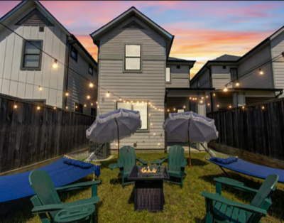 4BD HOME W/ OUTDOOR MOVIE
