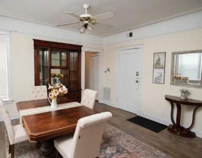 Wriglleyville 2 bedroom cozy apartment