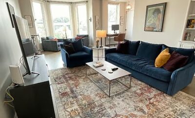 Centrally Located Lincoln Park 2/1